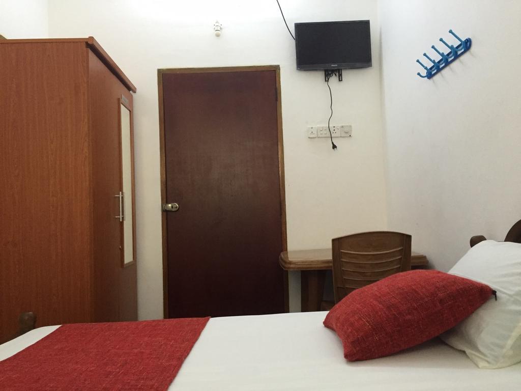 Yaarl Holiday Inn جافنا المظهر الخارجي الصورة