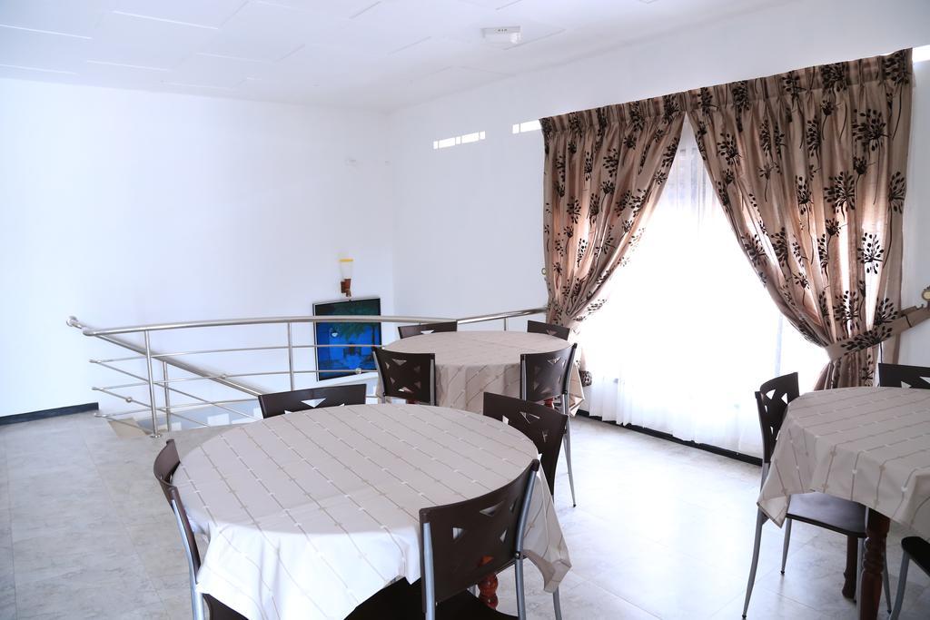 Yaarl Holiday Inn جافنا المظهر الخارجي الصورة