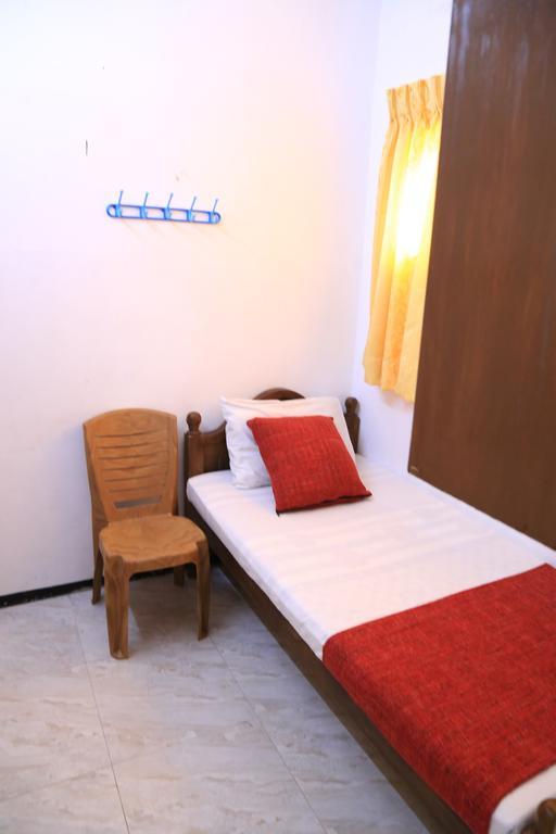 Yaarl Holiday Inn جافنا المظهر الخارجي الصورة
