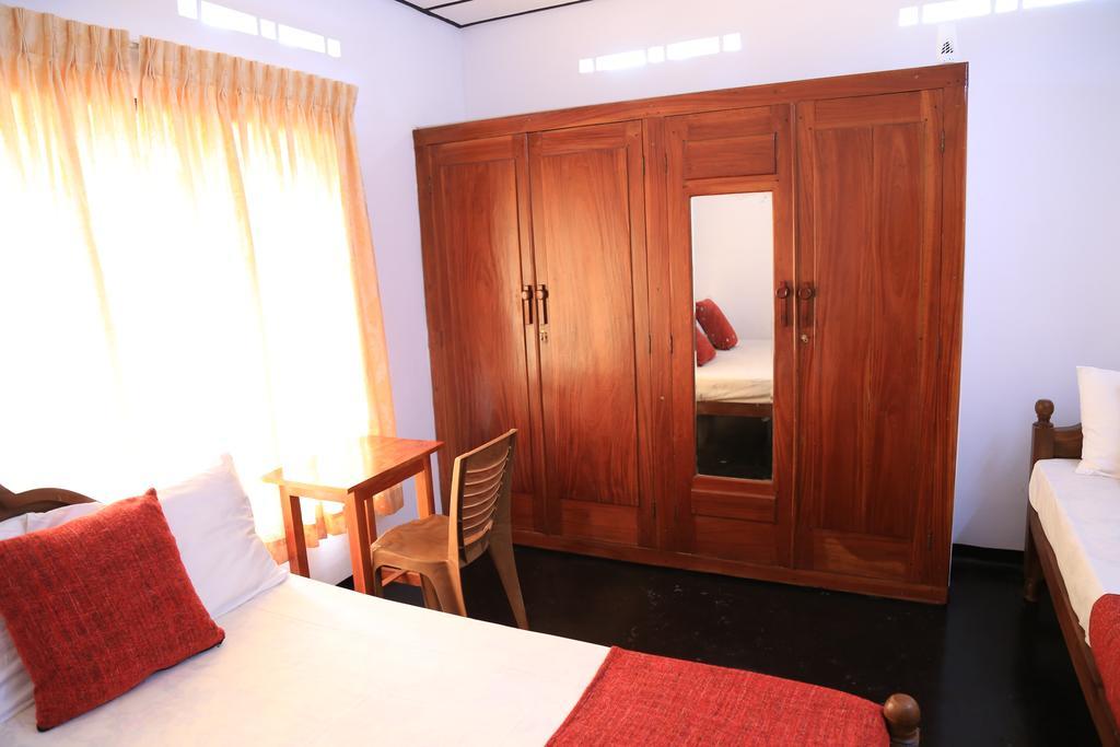 Yaarl Holiday Inn جافنا المظهر الخارجي الصورة