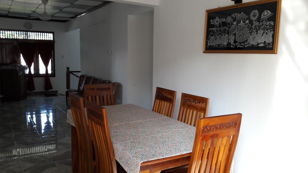 Yaarl Holiday Inn جافنا المظهر الخارجي الصورة