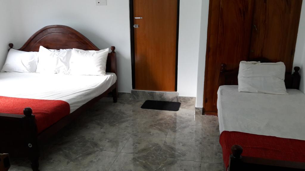 Yaarl Holiday Inn جافنا المظهر الخارجي الصورة