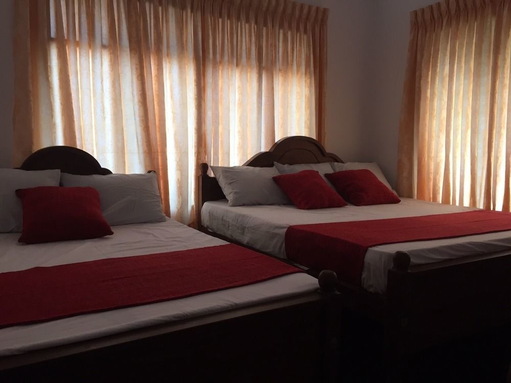Yaarl Holiday Inn جافنا المظهر الخارجي الصورة