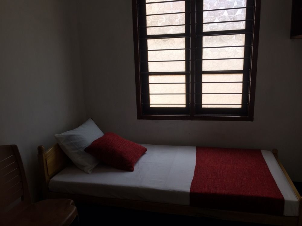 Yaarl Holiday Inn جافنا المظهر الخارجي الصورة