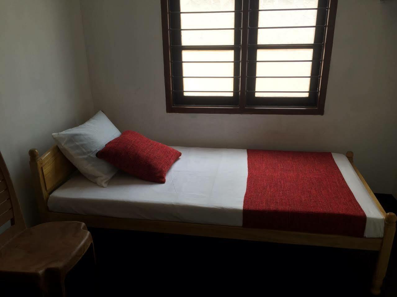 Yaarl Holiday Inn جافنا المظهر الخارجي الصورة
